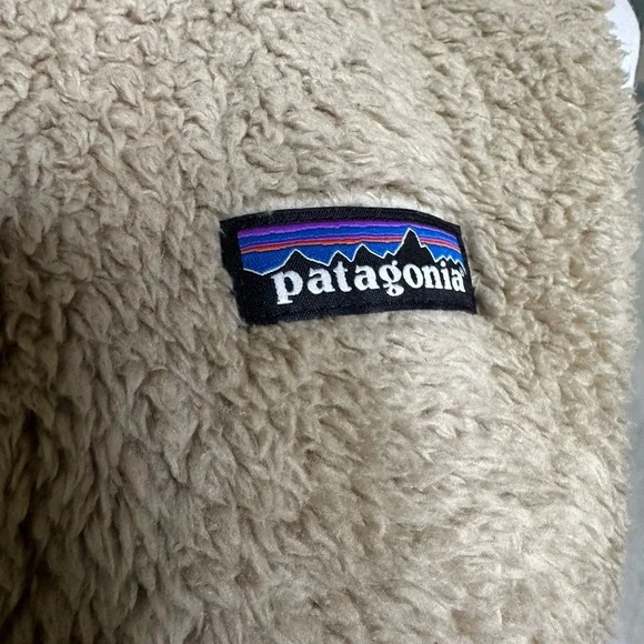 Patagonia Women’s Size Small Vest! Beige. Fluffy. Soft. - Picture 4 of 16